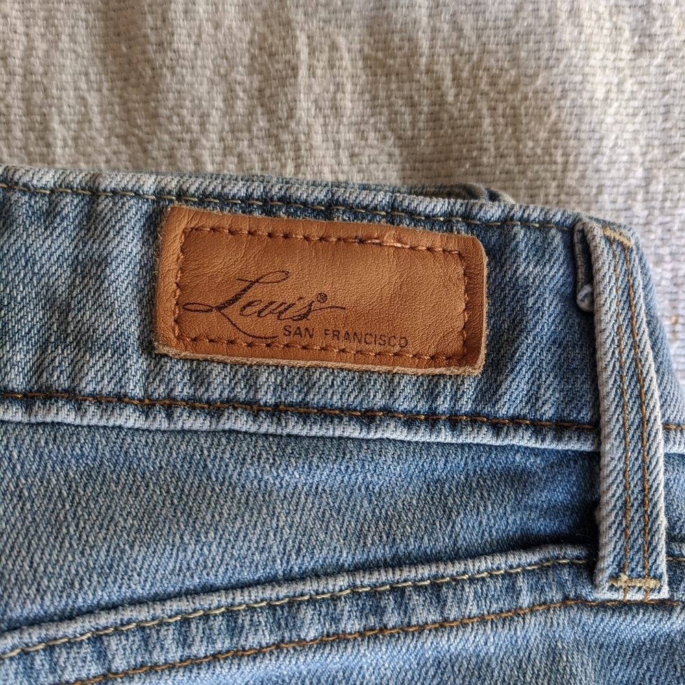 Levi's skinny boot size 28
